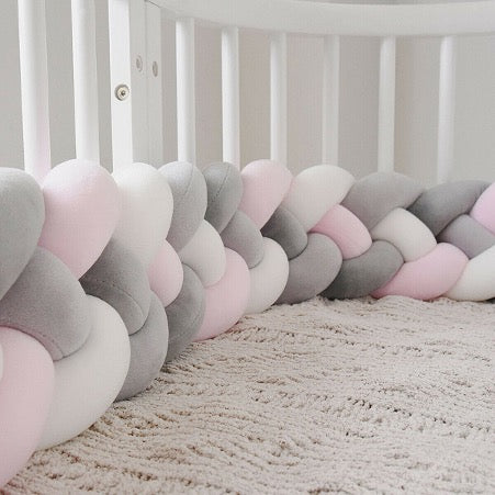 DreamBraid – Kuschelzopf als Randschutz fürs Babybett